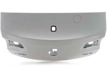 Couvercle de coffre avec trou pour antenne 